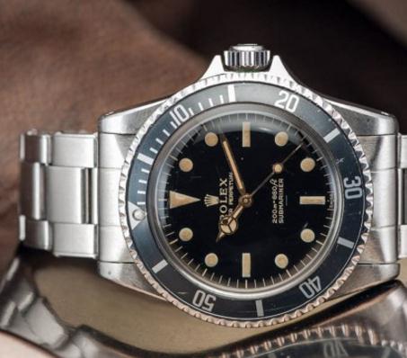 Rolex Submariner fake watches with black dials are not so hard to get.
