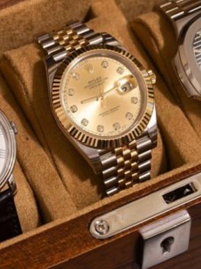 Golden dials Rolex replica watches are luxury.