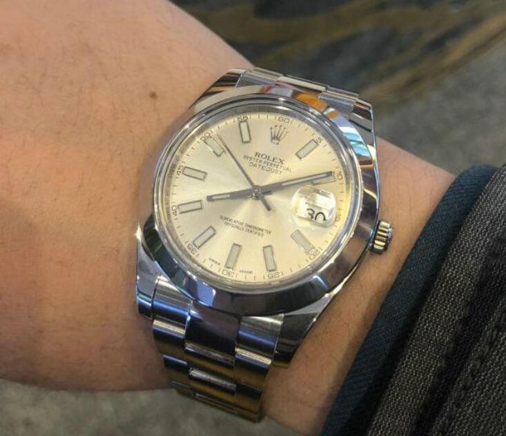 The Rolex Datejust is suitable for both formal occasion and casual occasion.