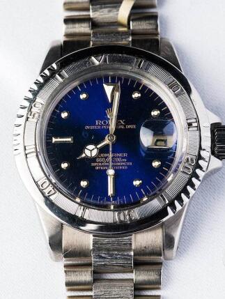 The design of the bezel is quite different from the regular models of Submariner.