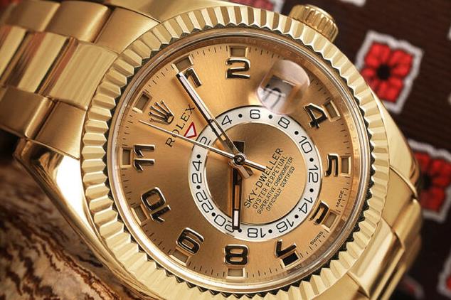 The 18ct gold fake watches have champagne dials.